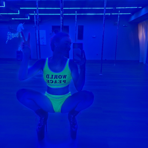 Meet your Posher, Universe - Picture 3 of 6